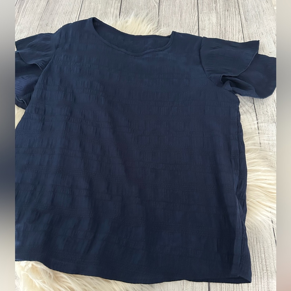 🛍️ NWOT LADIES NAVY BLUE TOP